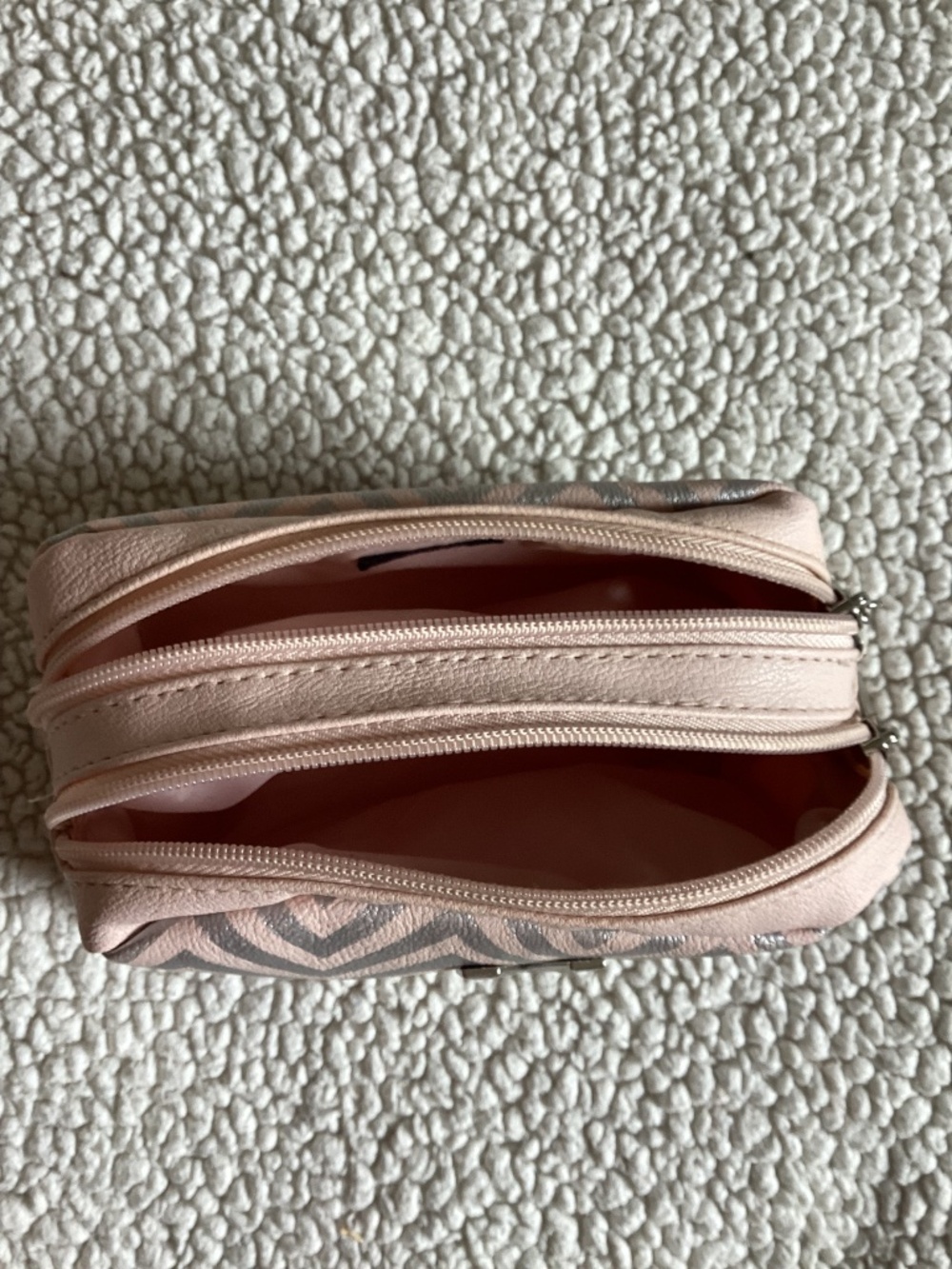 M initial makeup bag - Picture 4 of 5